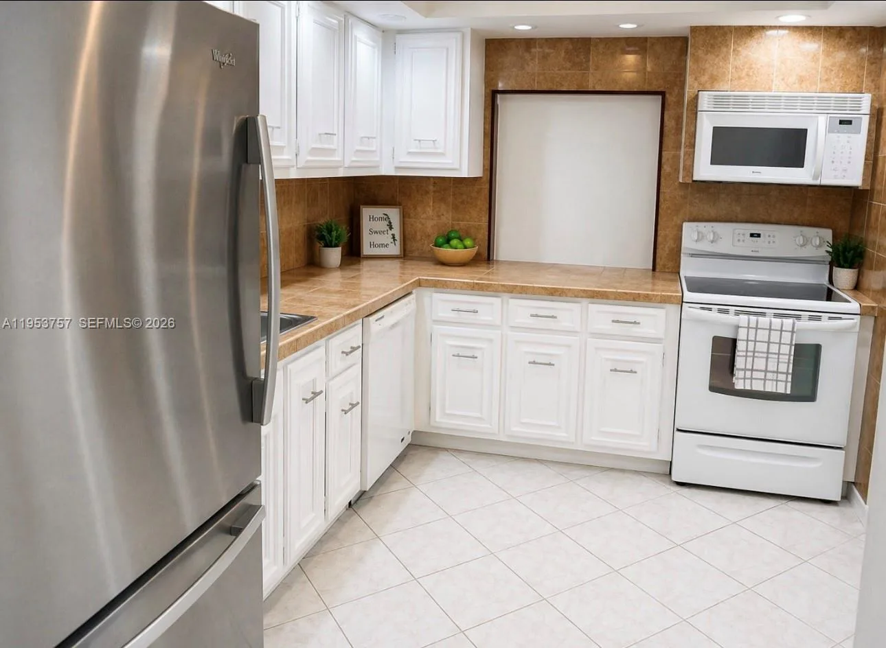 1000 Parkview Dr # 528, Hallandale Beach, FL 33009 photo 8
