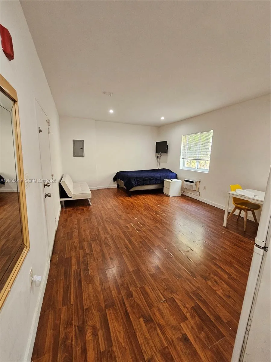 1345 Pennsylvania Ave # 3C, Miami Beach, FL 33139 photo 2