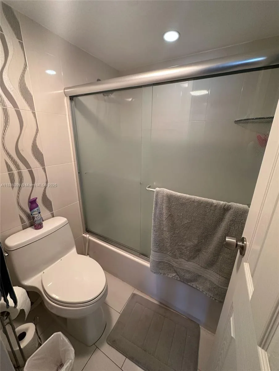 100 Bayview Dr # 1530, Sunny Isles Beach, FL 33160 photo 10