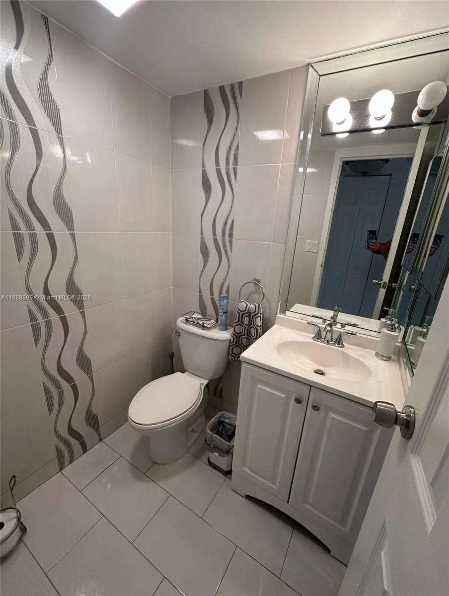 100 Bayview Dr # 1530, Sunny Isles Beach, FL 33160 photo 11