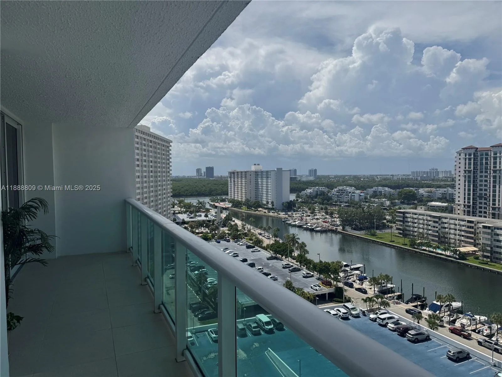 100 Bayview Dr # 1530, Sunny Isles Beach, FL 33160 photo 4