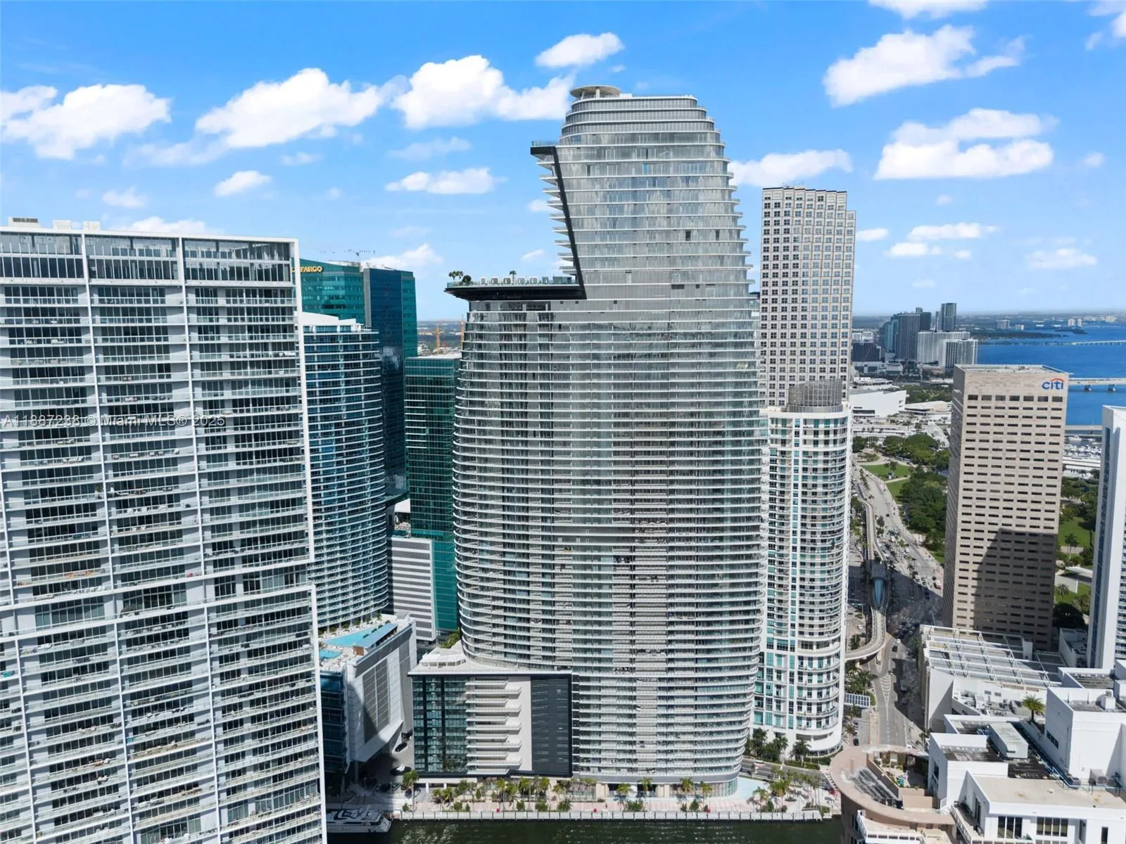 300 Biscayne Blvd Way # 3508, Miami, FL 33131 photo 10