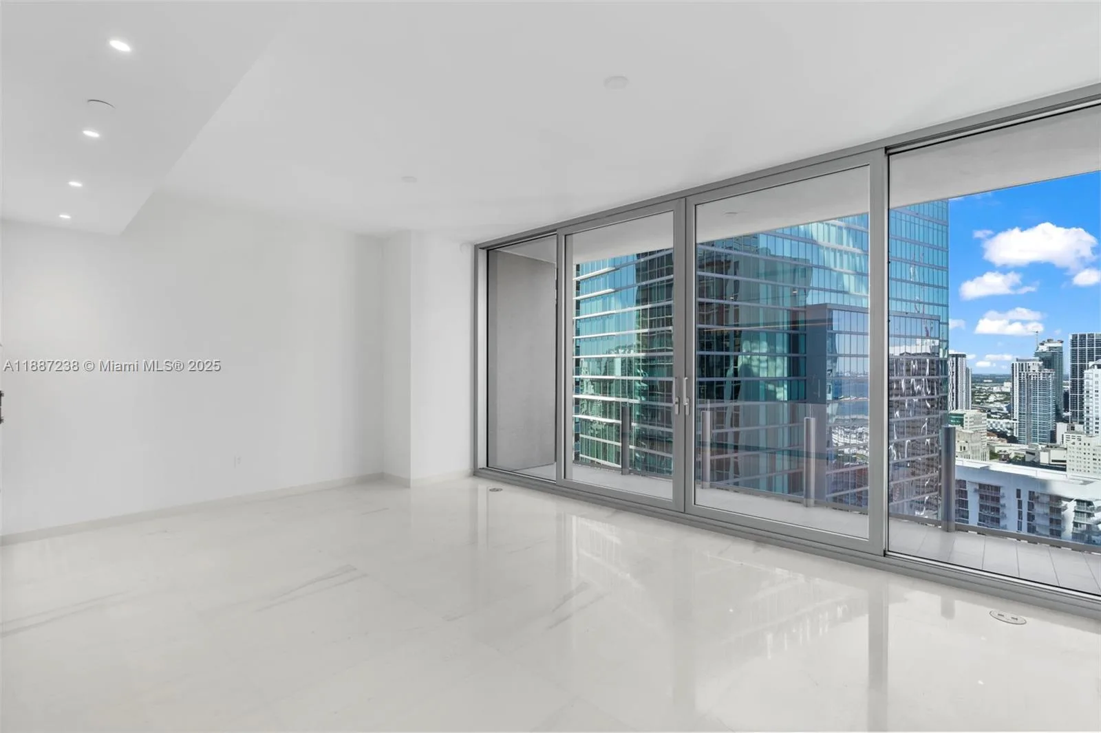 300 Biscayne Blvd Way # 3508, Miami, FL 33131 photo 11