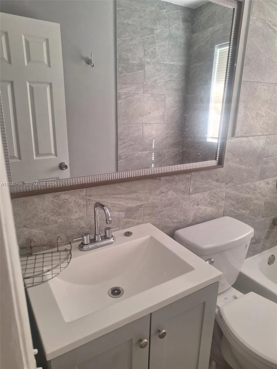 245 E PARKWAY, Other City - In The State Of Florida, FL 33904 photo 4