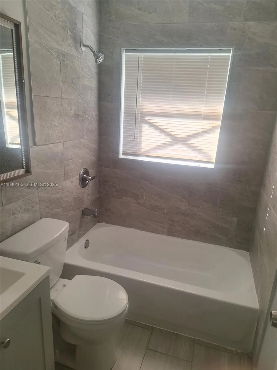 245 E PARKWAY, Other City - In The State Of Florida, FL 33904 photo 5