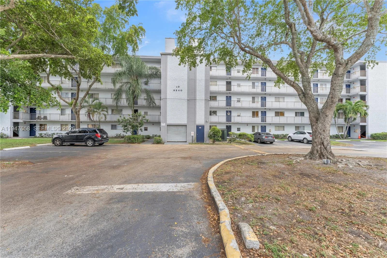 8560 N Sherman Cir # 208, Miramar, FL 33025