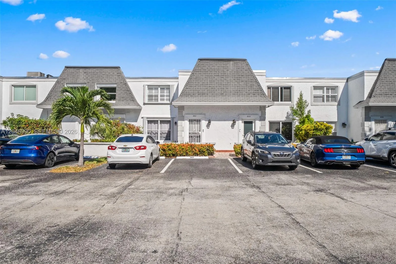 801 NE 27th Ave, Hallandale Beach, FL 33009