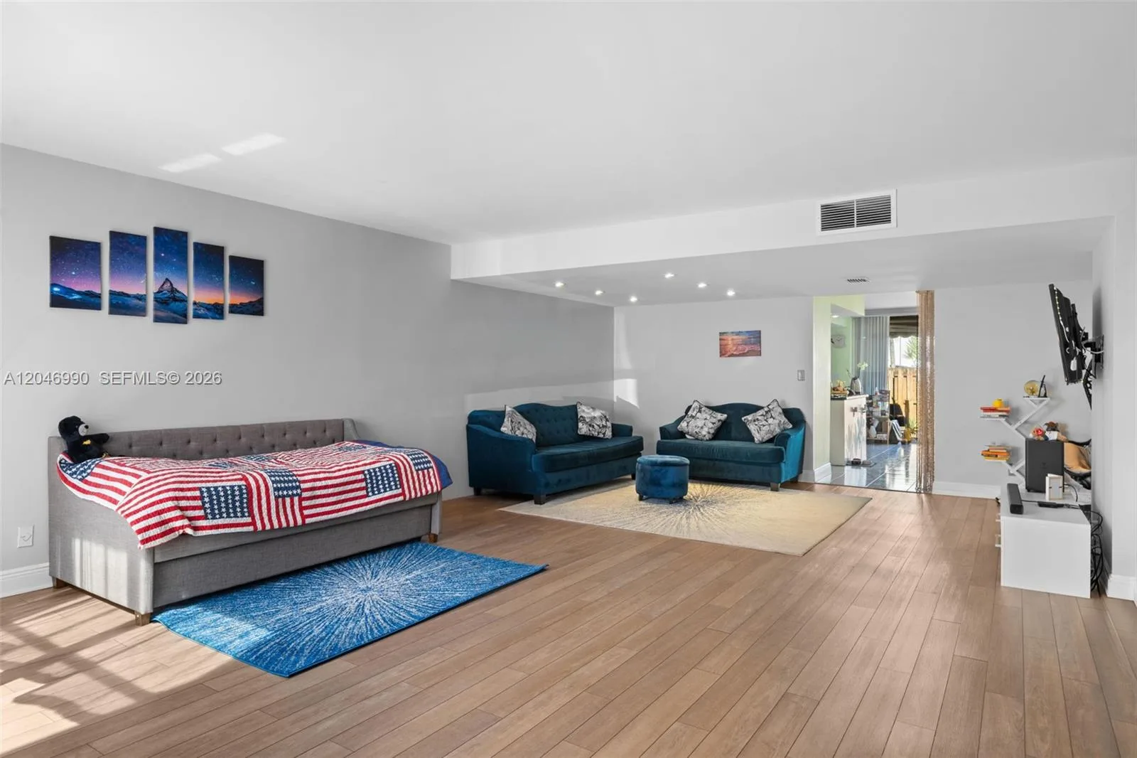 801 NE 27th Ave, Hallandale Beach, FL 33009 photo 3