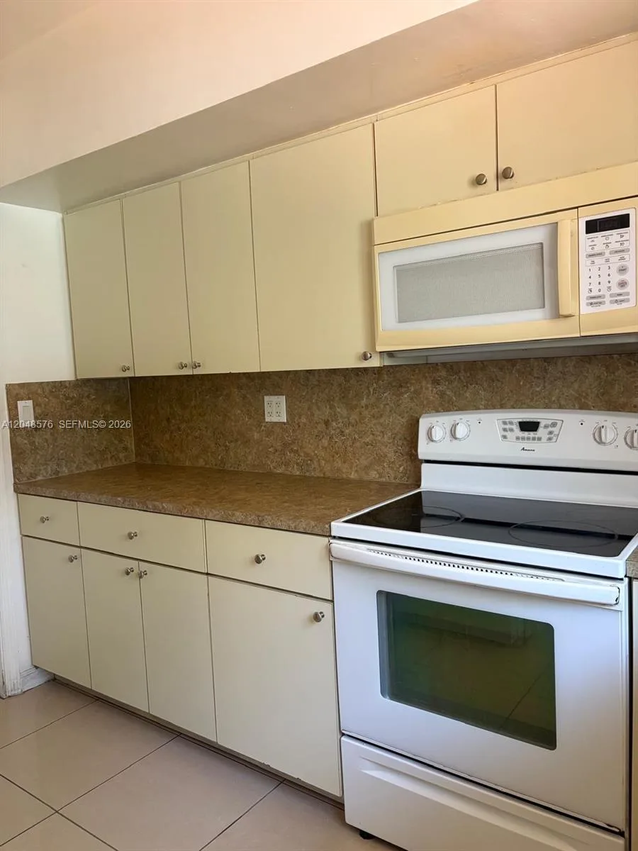 1040 92nd St # 2, Bay Harbor Islands, FL 33154 — zdjęcie 4