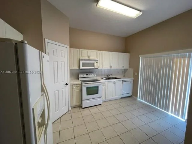 2424 SE 19 CT # 2424, Homestead, FL 33035 photo 4