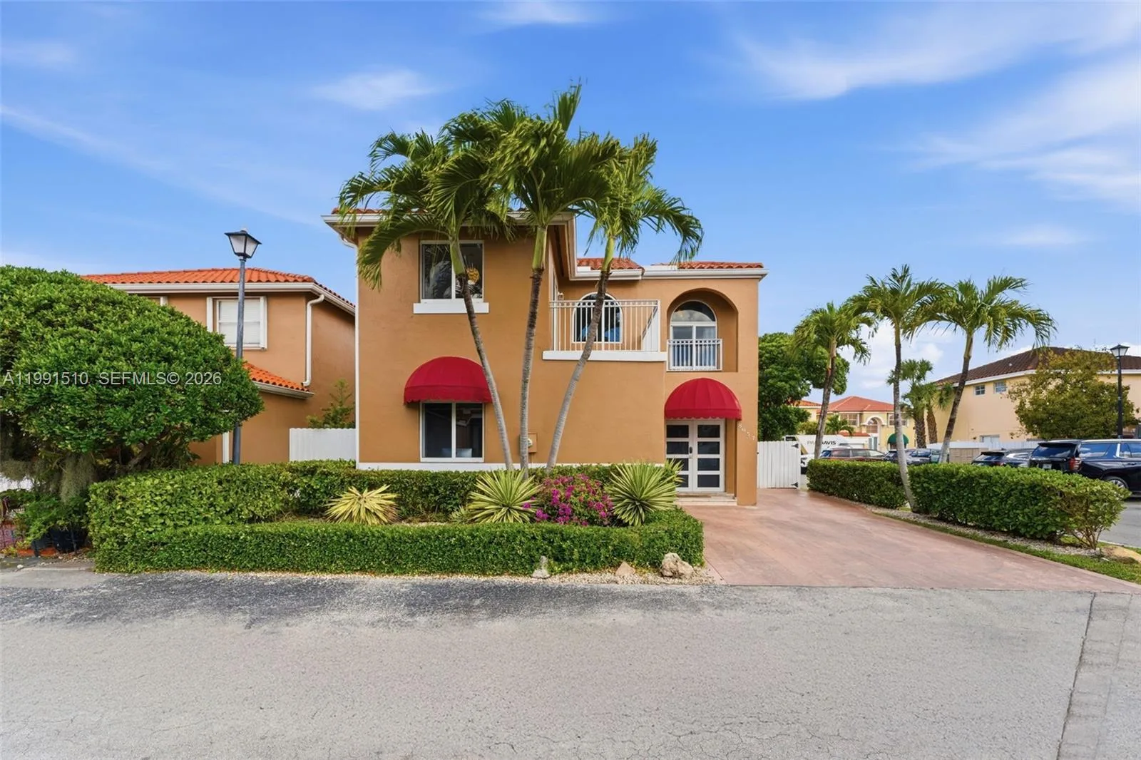 8657 NW 2nd St, Miami, FL 33126 photo 2