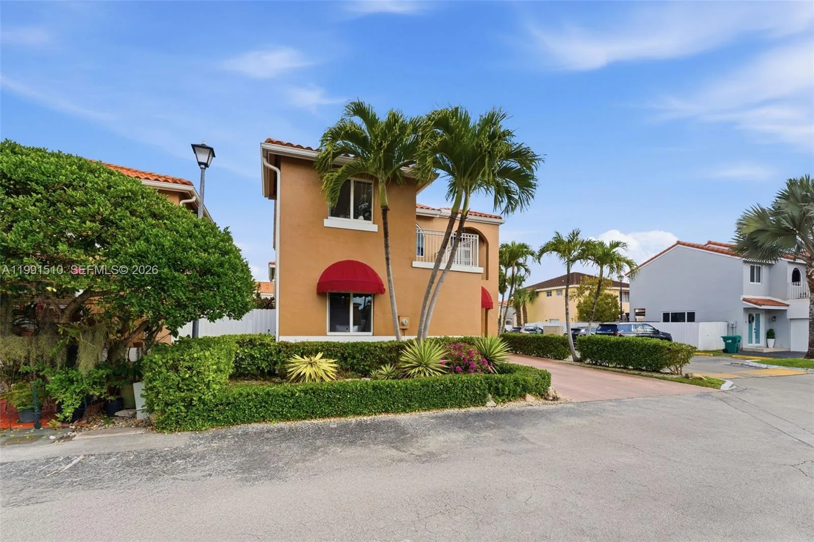 8657 NW 2nd St, Miami, FL 33126 photo 3