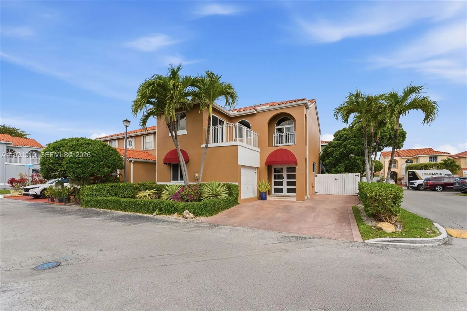 8657 NW 2nd St, Miami, FL 33126 photo 4