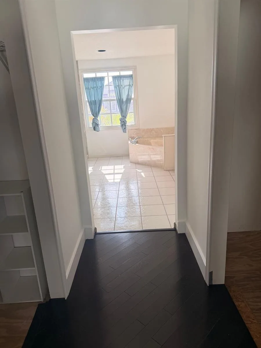 1226 Avondale Lane, West Palm Beach, FL 33409 photo 9