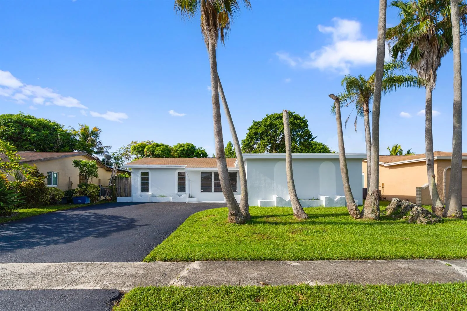 10690 NW 27TH Court, Sunrise, FL 33322 — zdjęcie 2