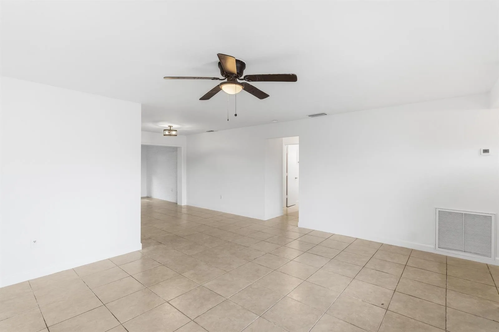 10690 NW 27TH Court, Sunrise, FL 33322 — zdjęcie 4