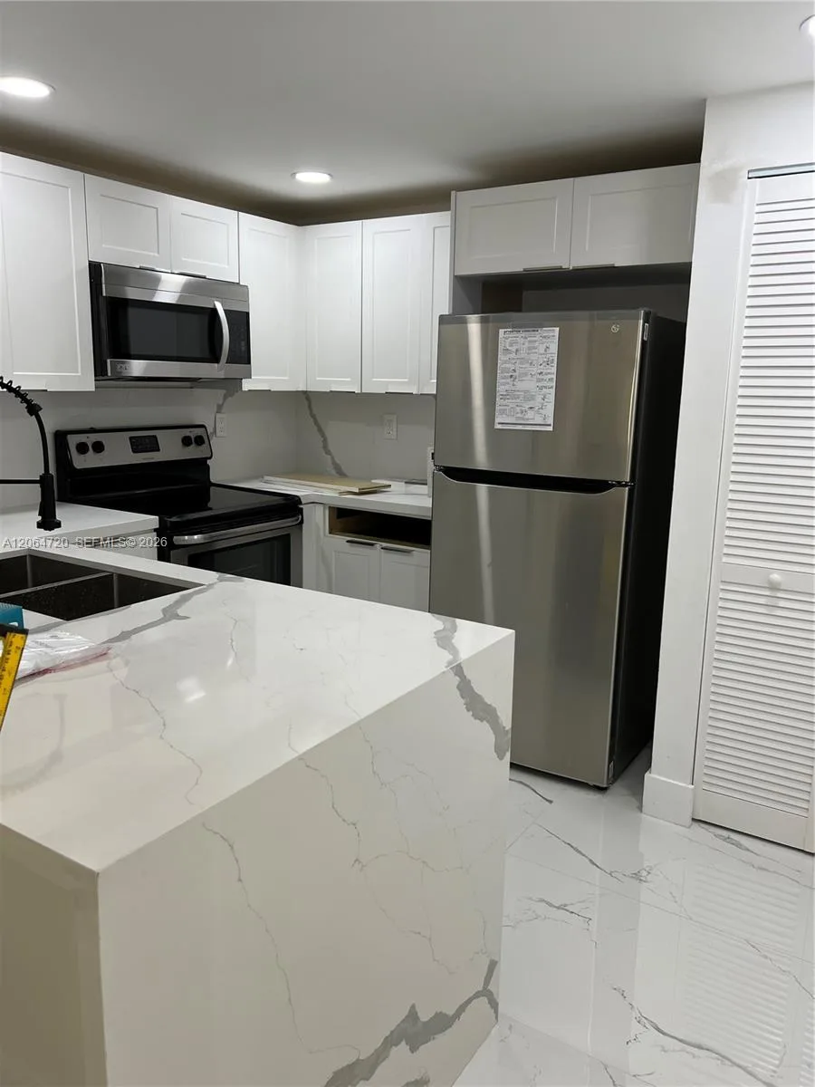 9990 NW 9th St Cir # 102, Miami, FL 33172 photo 6