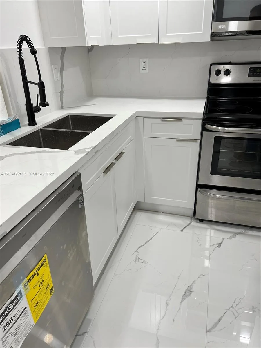 9990 NW 9th St Cir # 102, Miami, FL 33172 photo 7