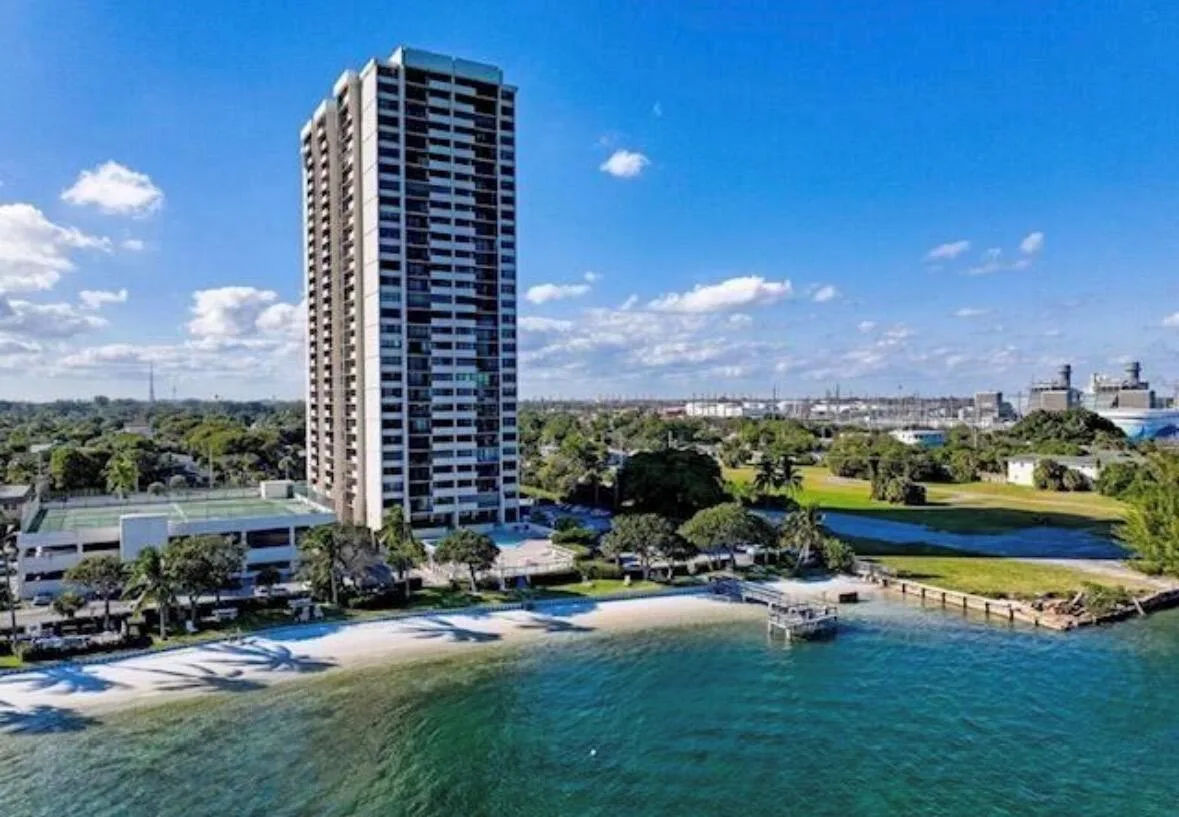 5600 N Flagler Drive # 1204, West Palm Beach, FL 33407