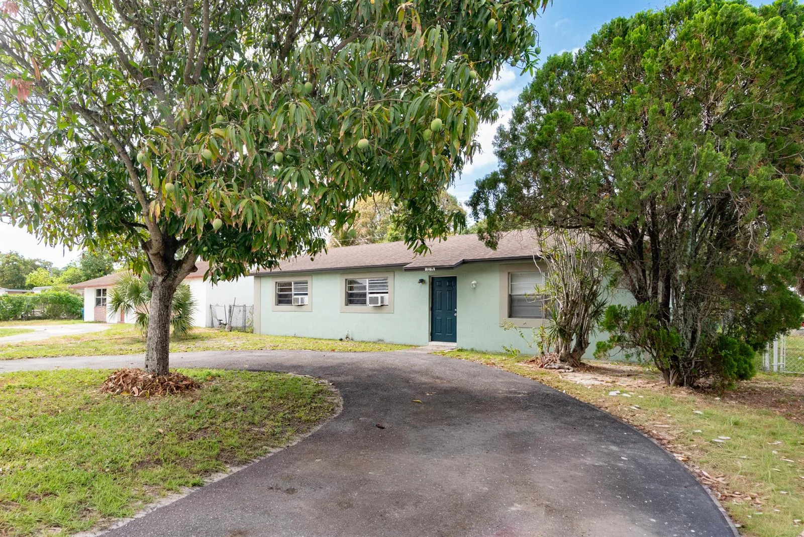 1218 Giller Avenue, Mangonia Park, FL 33407