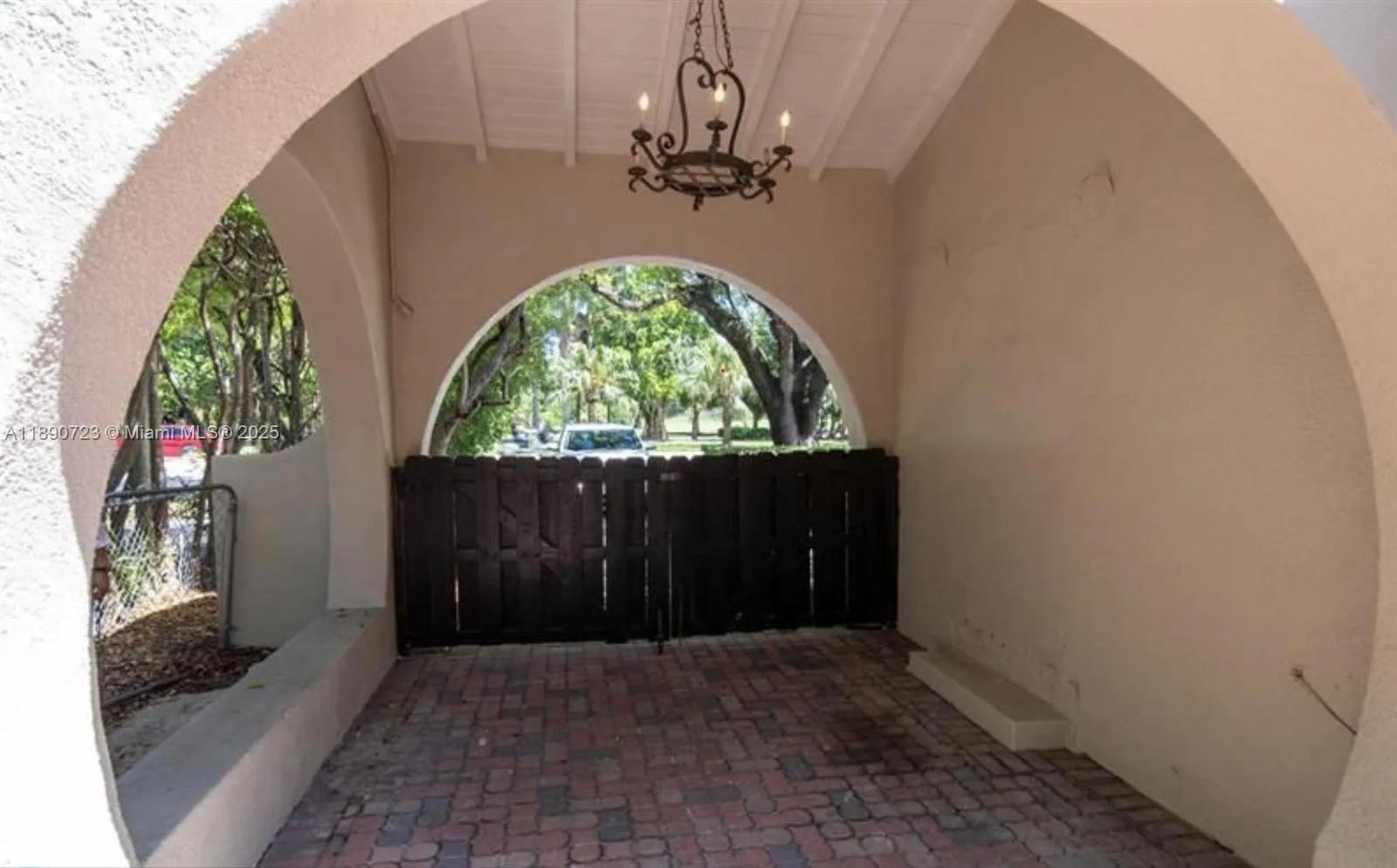 3050 Alton Rd, Miami Beach, FL 33140 photo 4