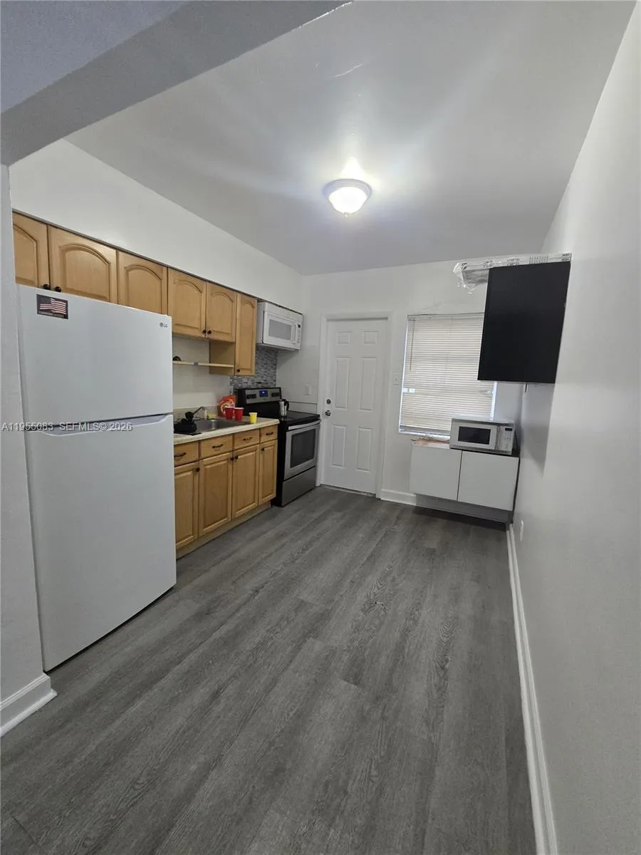 2729 NW 47th St, Miami, FL 33142 photo 12