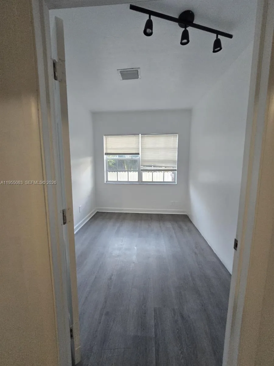 2729 NW 47th St, Miami, FL 33142 photo 4
