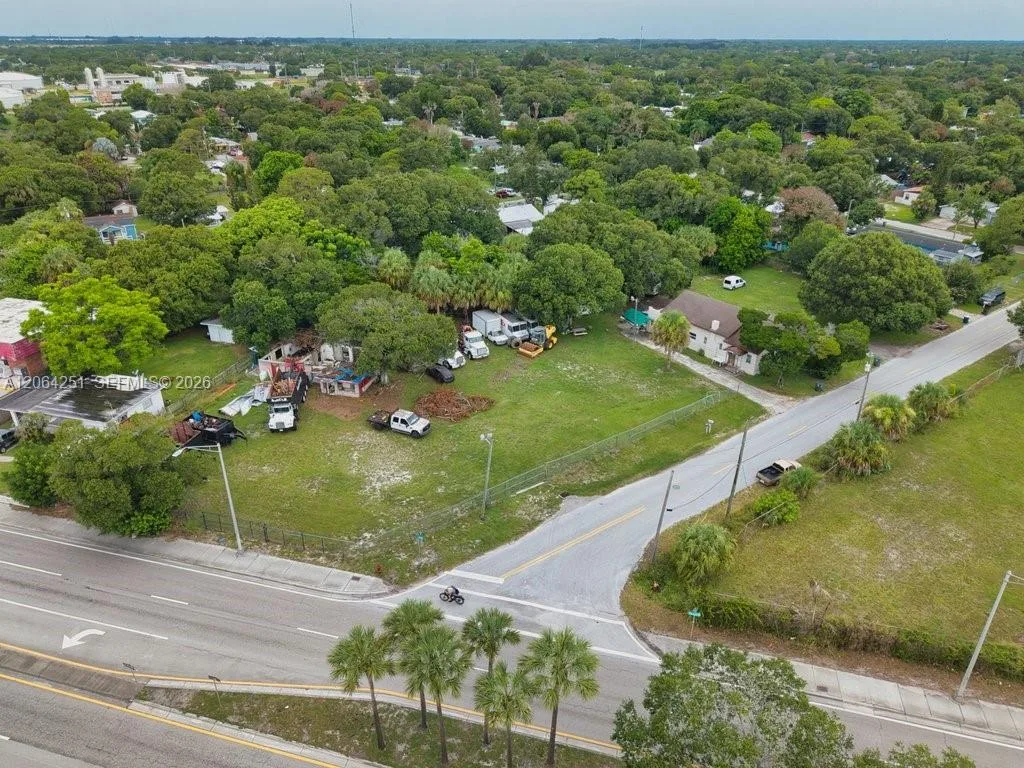 2108 Okeechobee Rd, Fort Pierce, FL 34950 photo 10