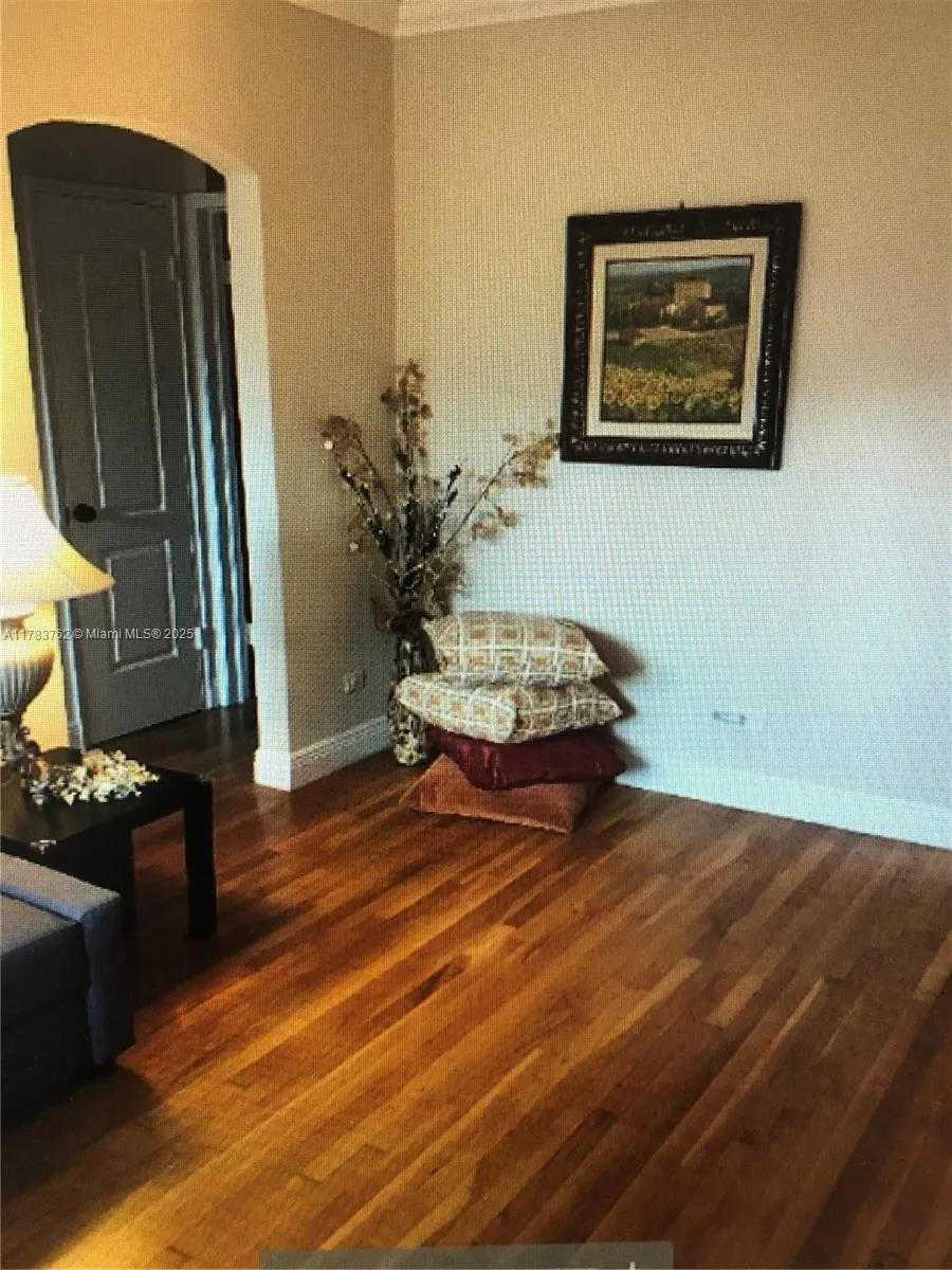 30 Almeria Ave # 6, Coral Gables, FL 33134 photo 2