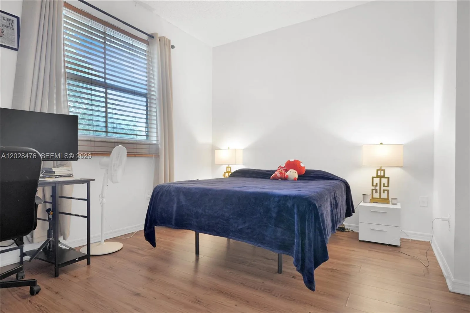 Listing photo 12