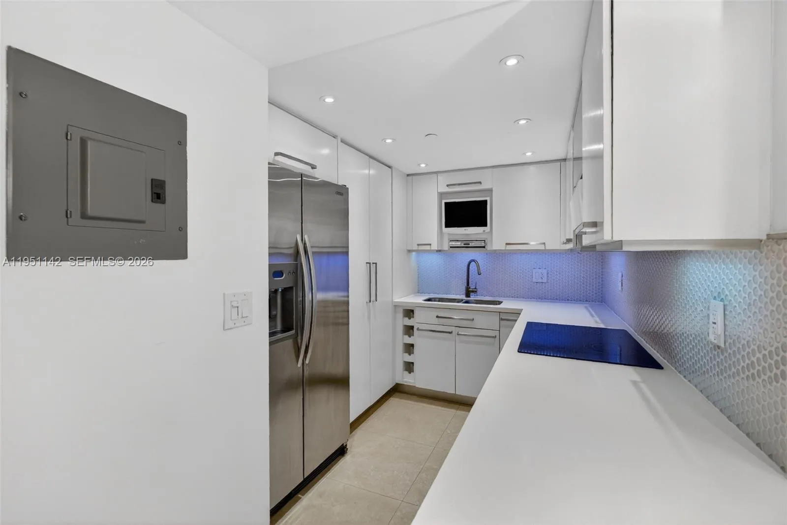 2401 Collins Ave # 1110, Miami Beach, FL 33140 photo 2