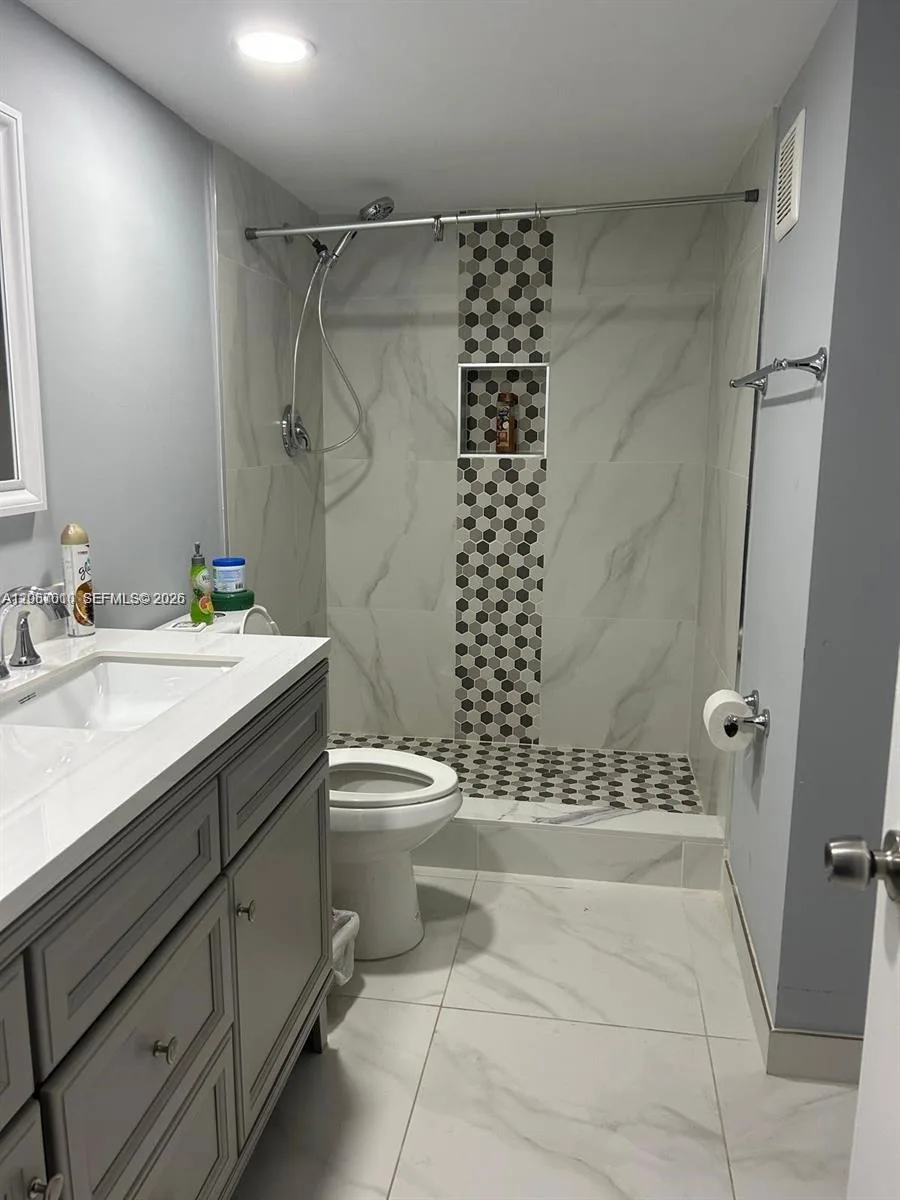 230 Lakeview Dr # 209, Weston, FL 33326 photo 8