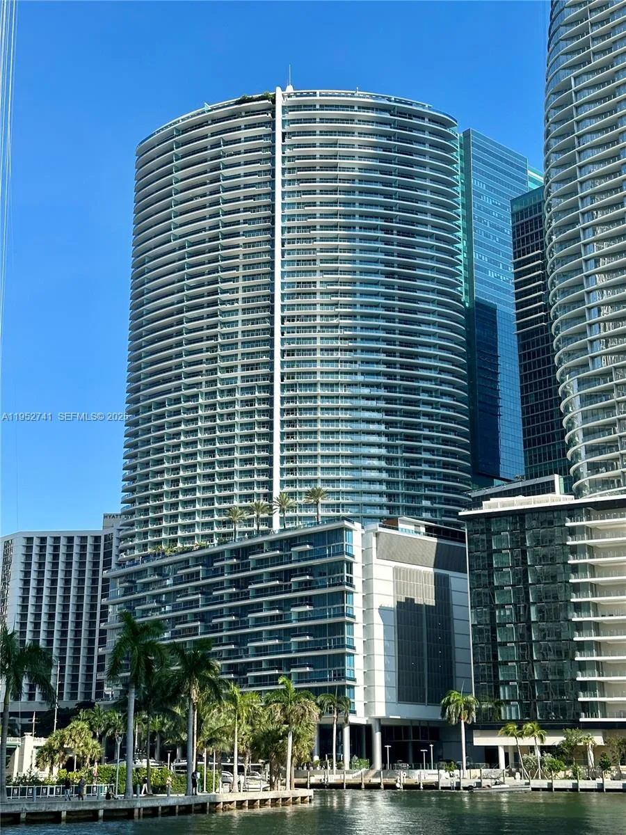200 Biscayne Boulevard Way # 3303, Miami, FL 33131