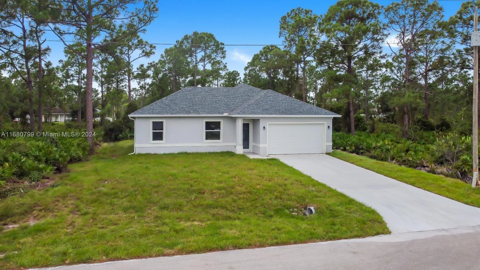 922 Beverly St E, Lehigh Acres, FL 33974
