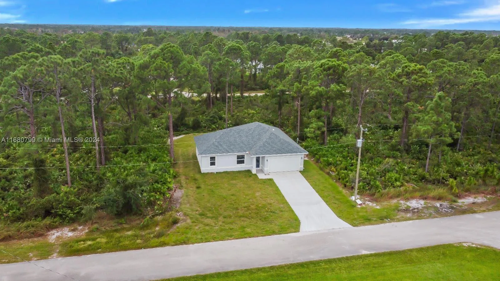 922 Beverly St E, Lehigh Acres, FL 33974 photo 2
