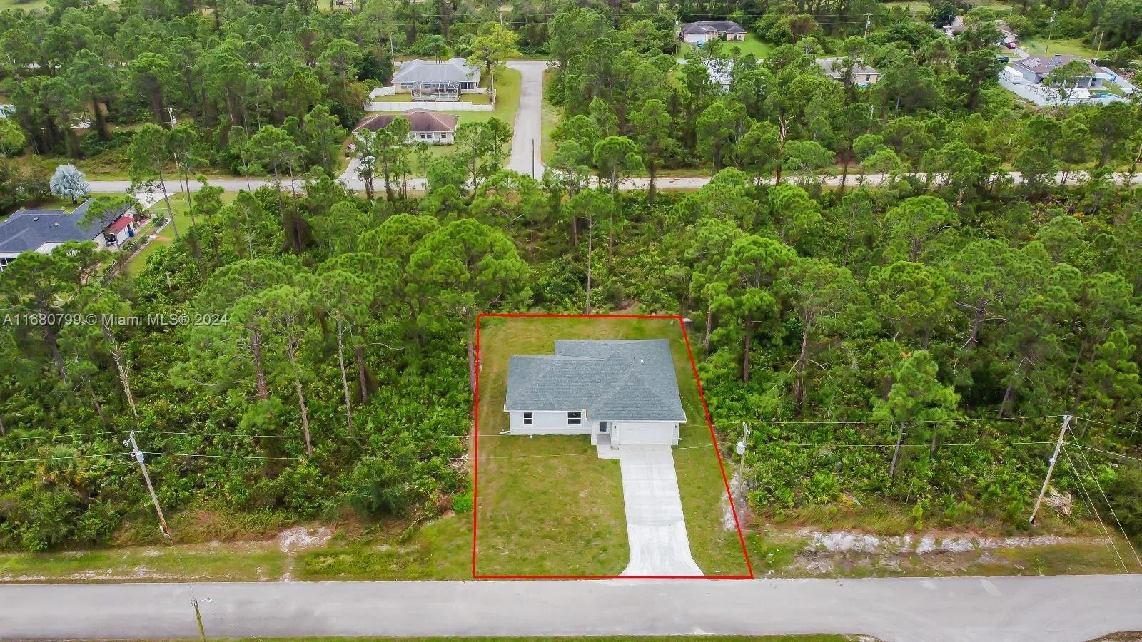 922 Beverly St E, Lehigh Acres, FL 33974 photo 3