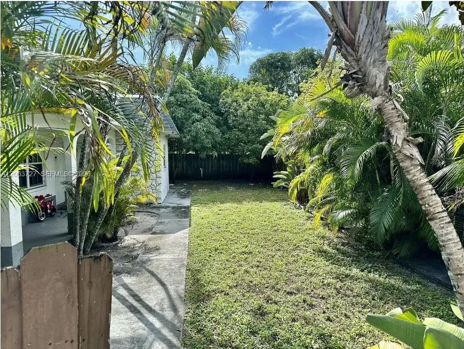 1480 NW 20th Ct, Fort Lauderdale, FL 33311 photo 2