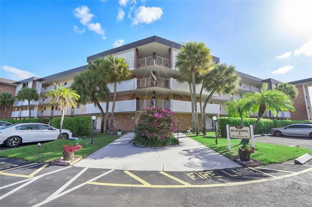 2900 NW 47th Terrace # 304b, Lauderdale Lakes, FL 33313
