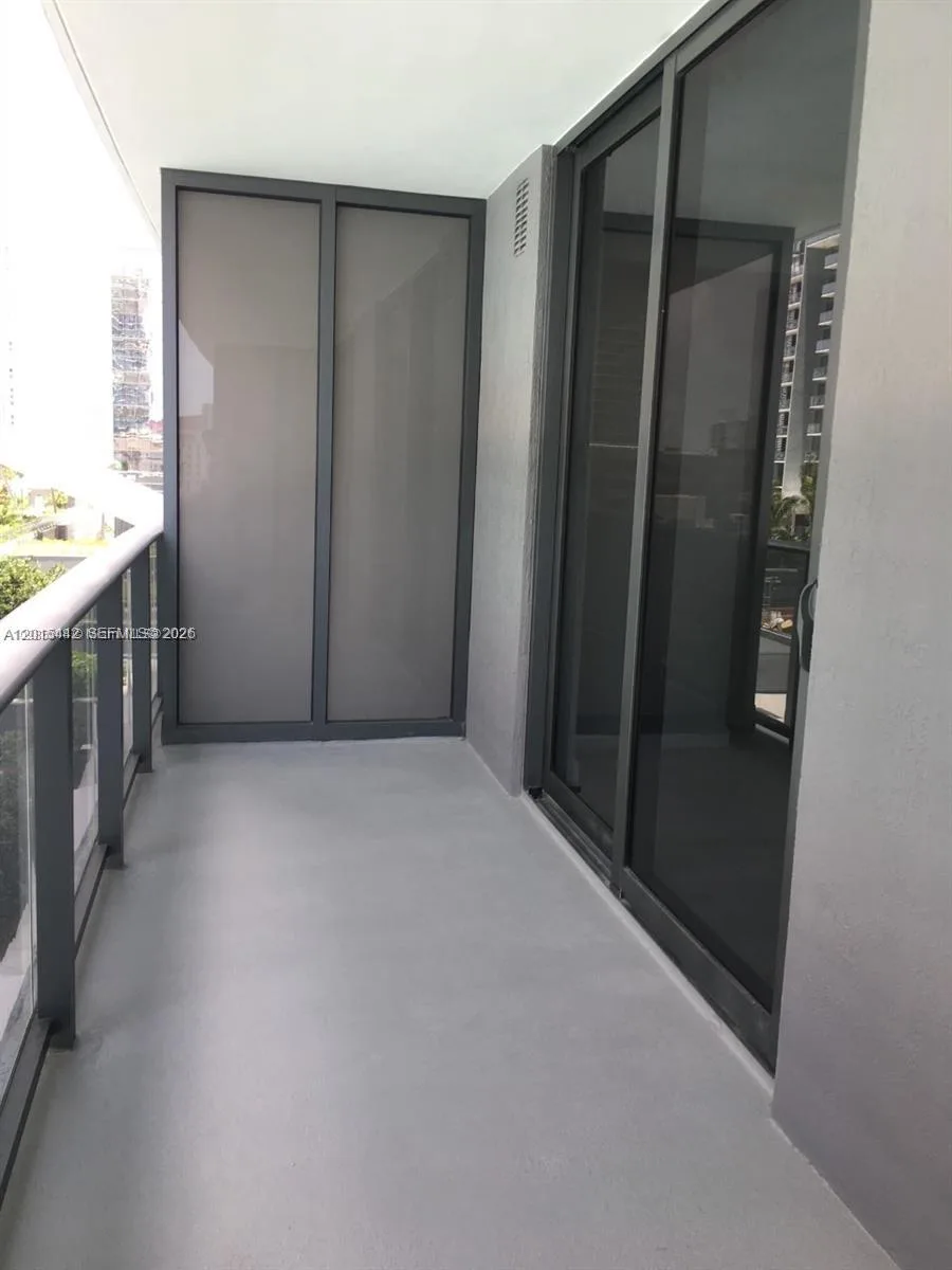 45 SW 9th St # 1007, Miami, FL 33130 photo 9