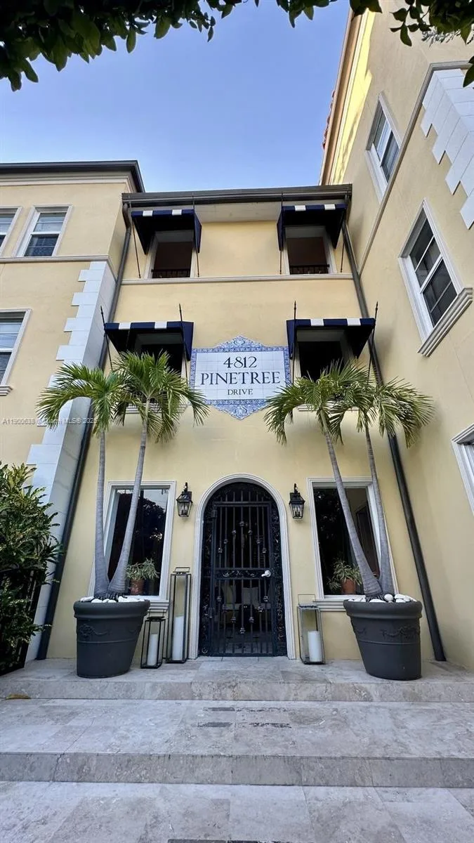4812 Pine Tree Dr # 204, Miami Beach, FL 33140