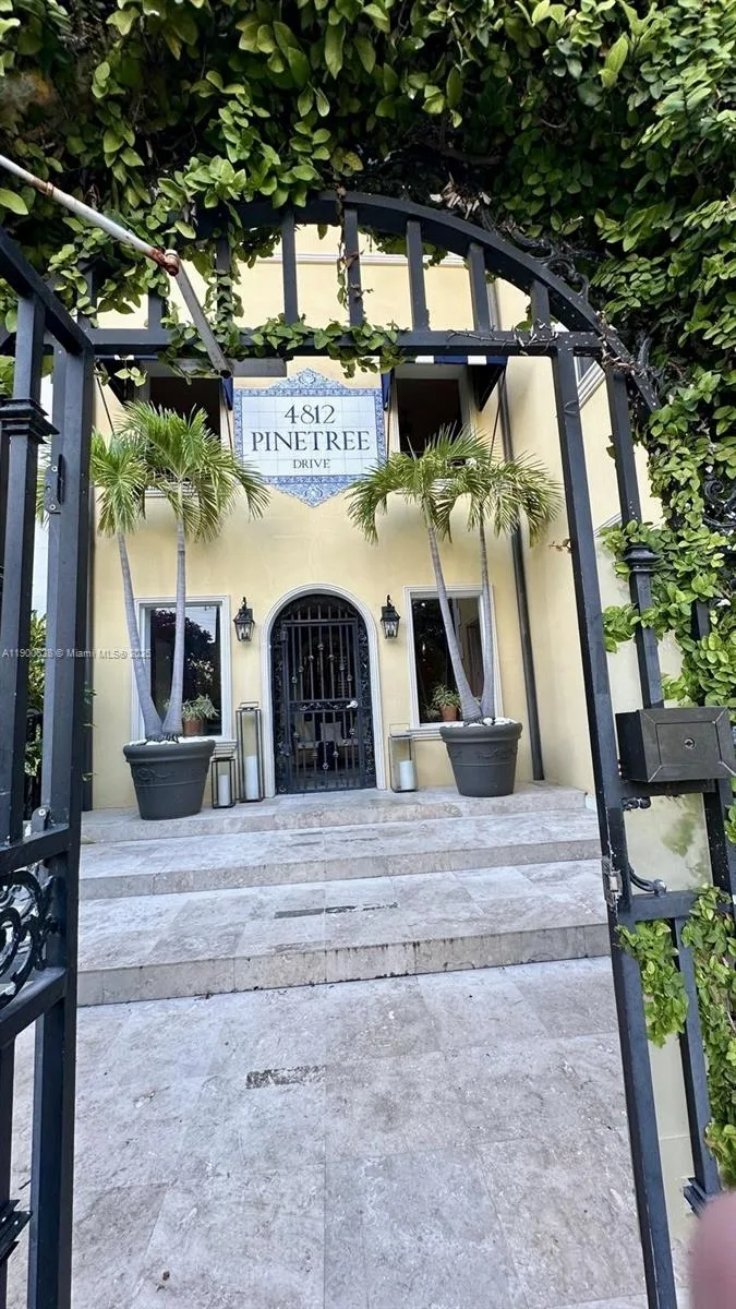 4812 Pine Tree Dr # 204, Miami Beach, FL 33140 photo 2