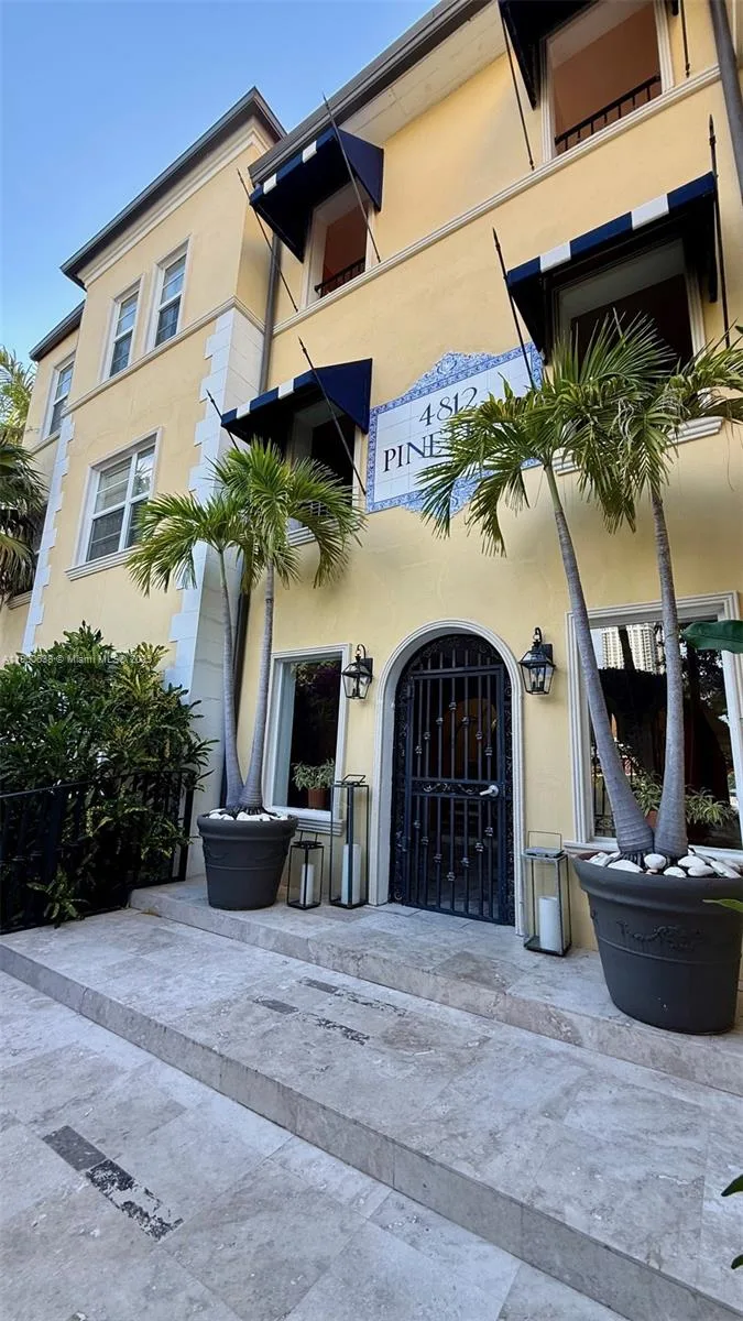 4812 Pine Tree Dr # 204, Miami Beach, FL 33140 photo 3