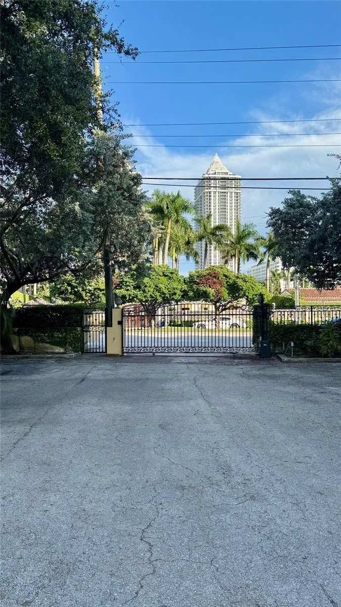 4812 Pine Tree Dr # 204, Miami Beach, FL 33140 photo 6