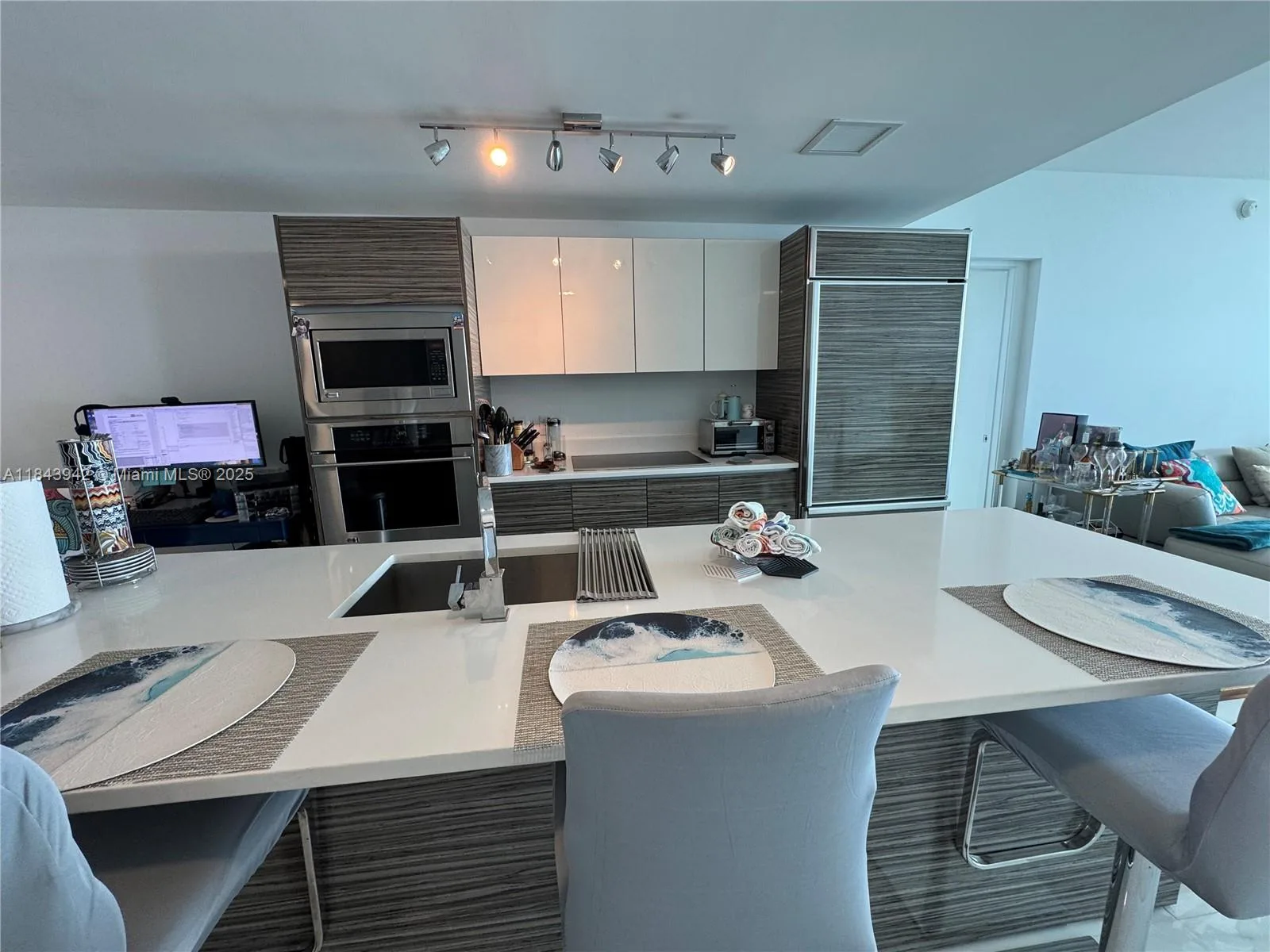 460 NE 28th St # 3502, Miami, FL 33137 photo 3