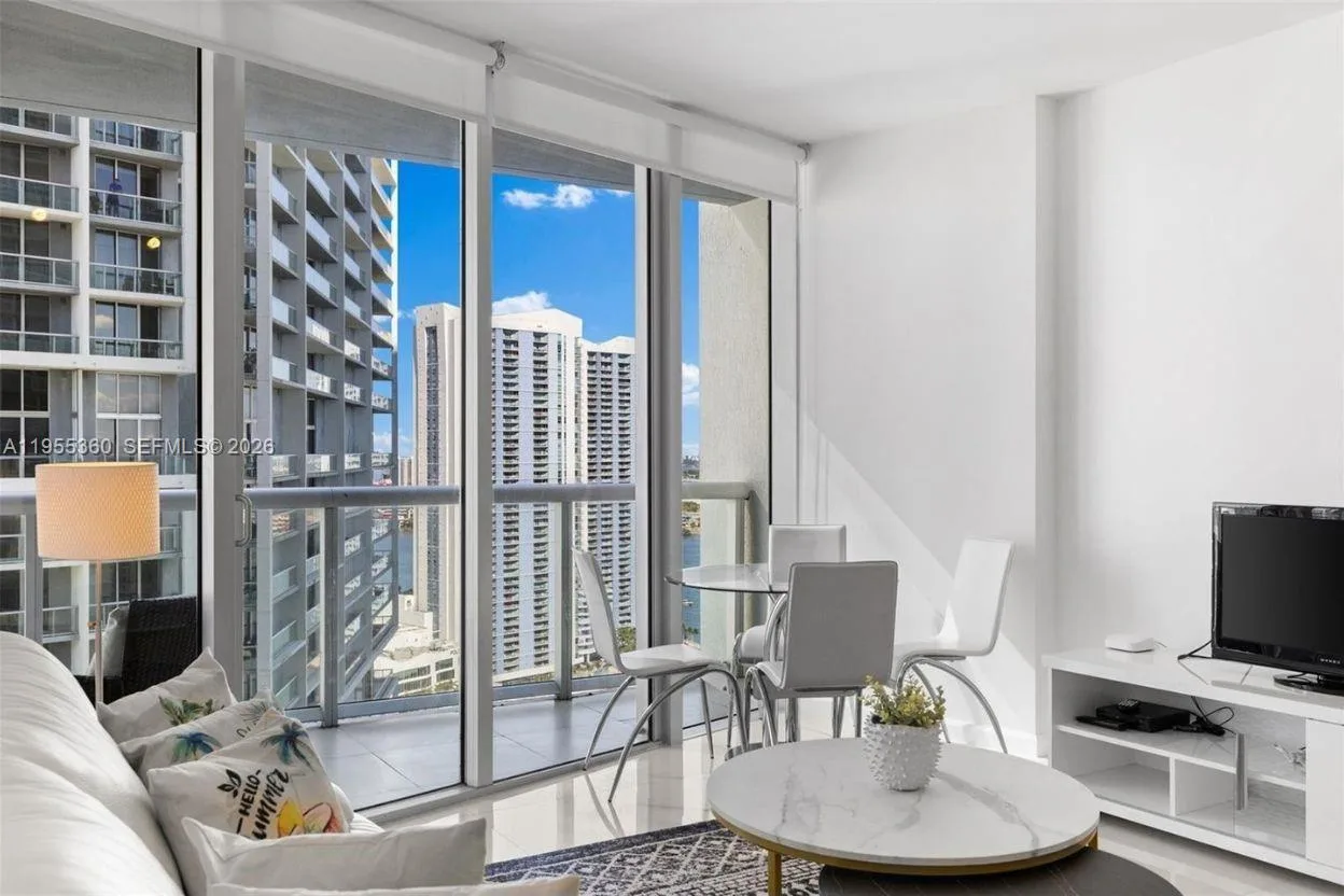 495 Brickell Ave # 2206, Miami, FL 33131 photo 12