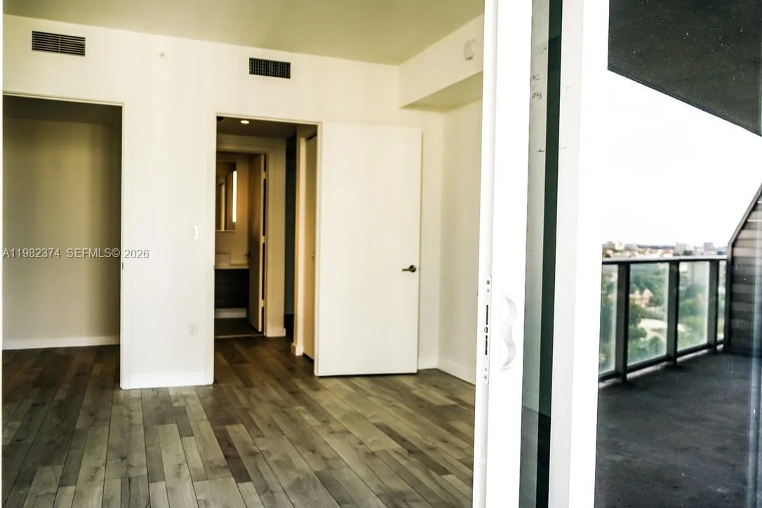 1010 SW 2nd Ave # 1007, Miami, FL 33130 photo 10