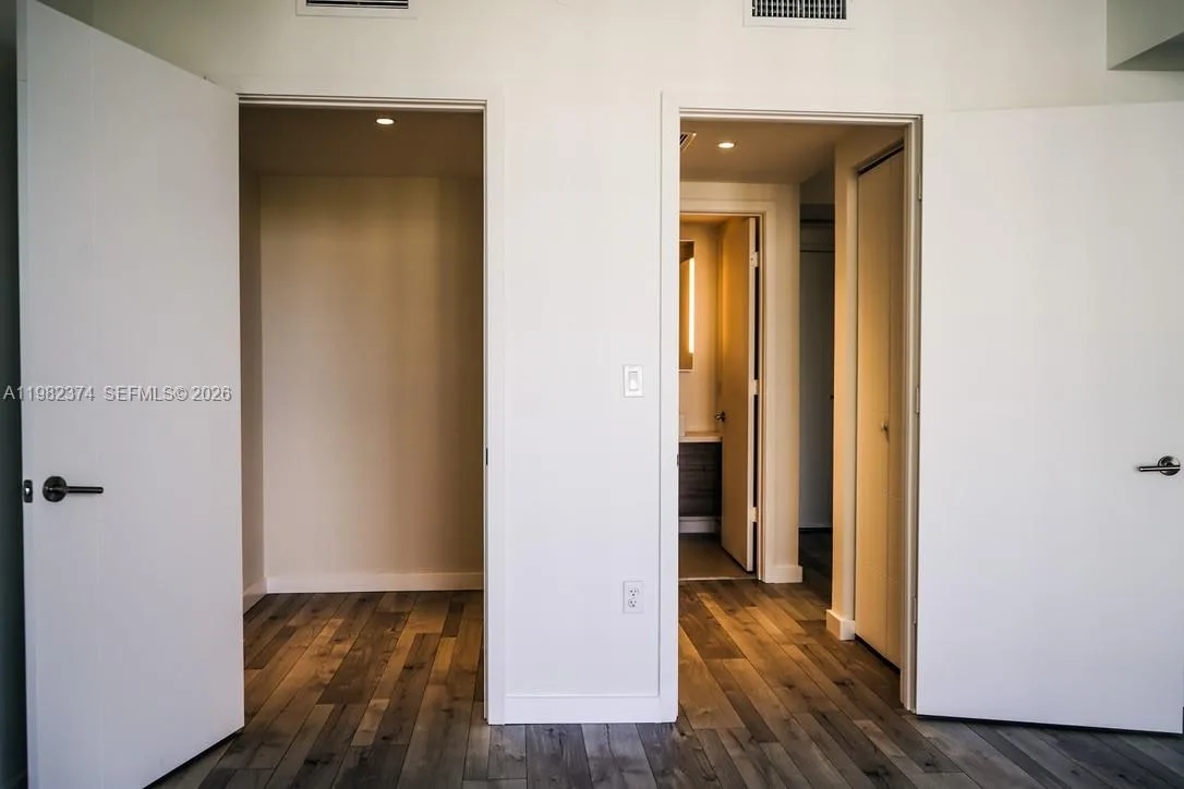 1010 SW 2nd Ave # 1007, Miami, FL 33130 photo 9