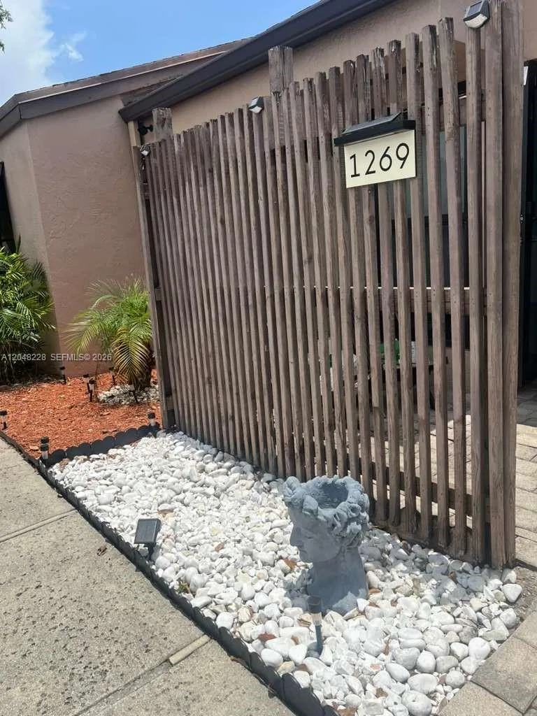 1269 NW 123rd Ave, Pembroke Pines, FL 33026 photo 2
