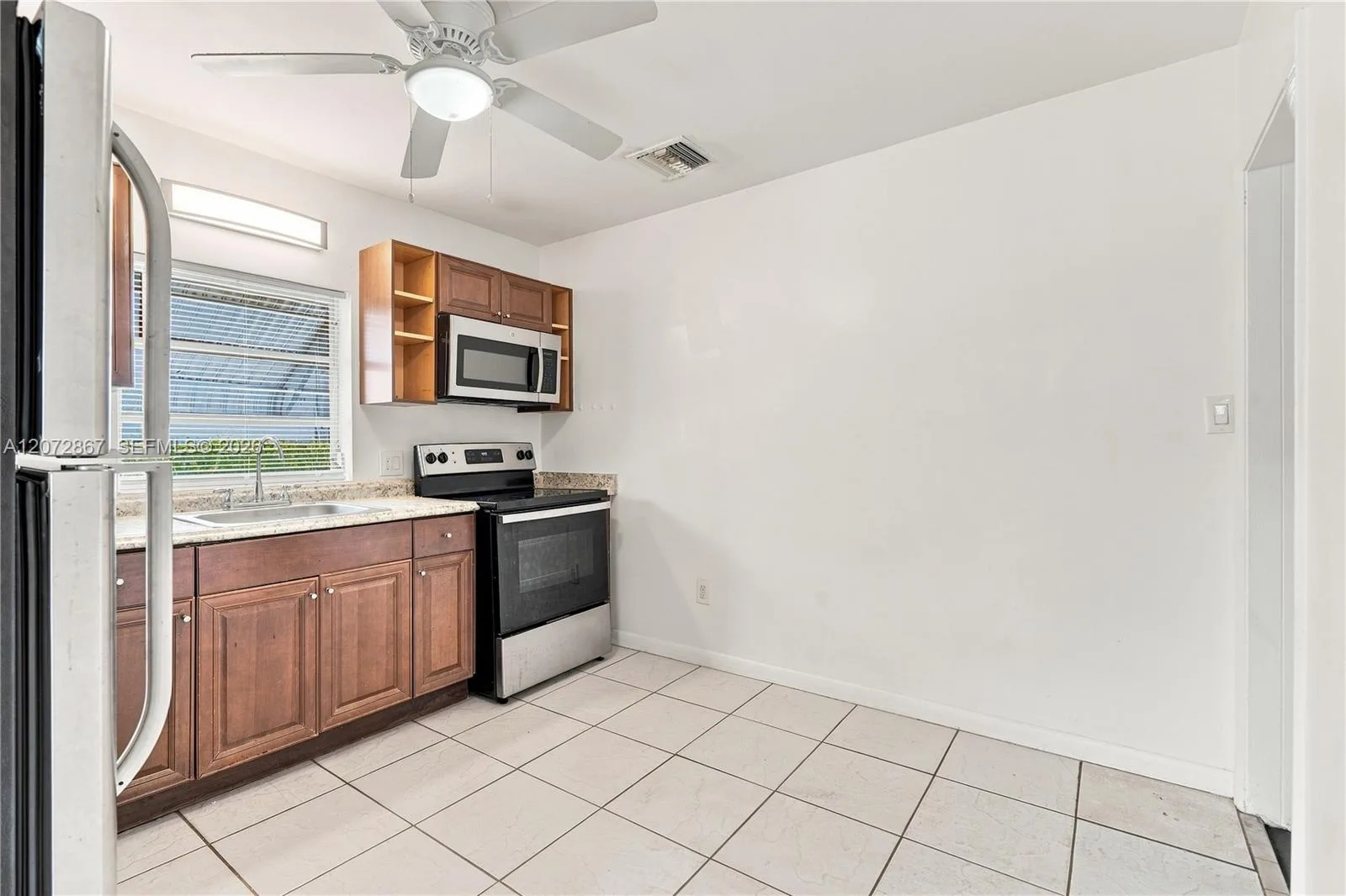 126 SE 4th St, Hallandale Beach, FL 33009 photo 6