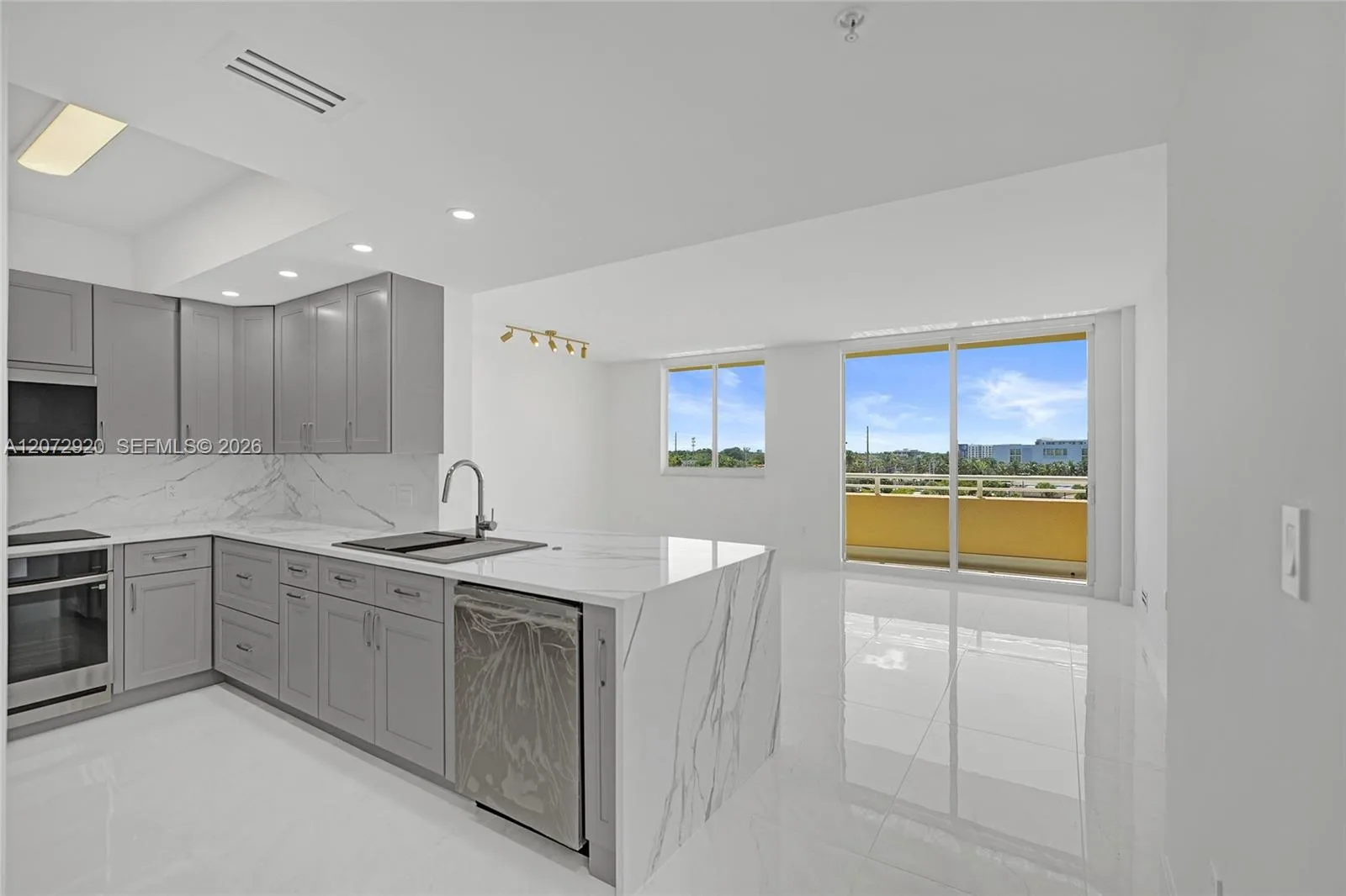 2775 NE 187th St # 514, Aventura, FL 33180